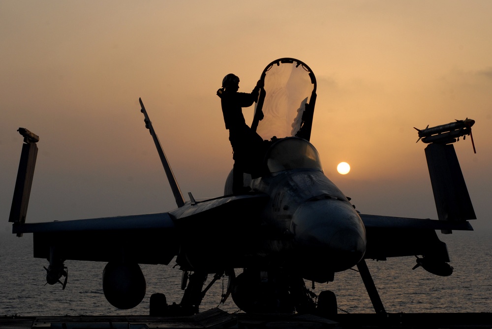 Aircraft work aboard the USS Ronald Reagan