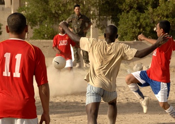 Soccer tournament brings coalition, Iraqi army together