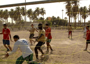 Soccer tournament brings coalition, Iraqi army together