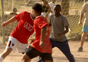 Soccer tournament brings coalition, Iraqi army together