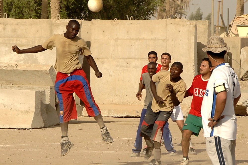 Soccer tournament brings coalition, Iraqi army together