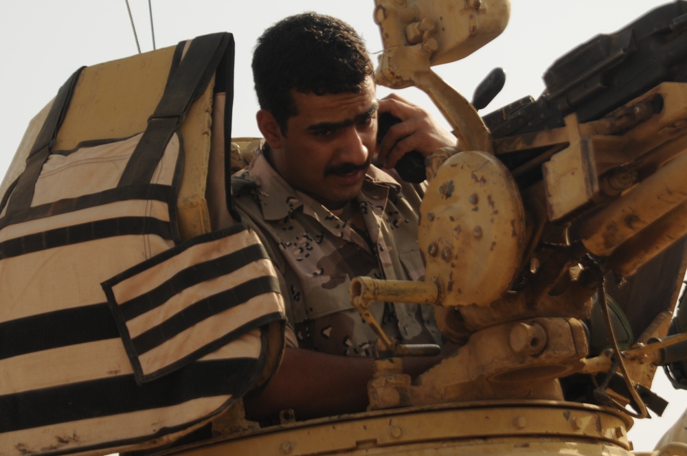 Iraqi Soldiers Perform improvised explosive device Simulation Exercise