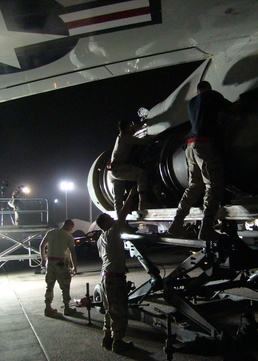 Maintainers halve jet-engine swap time