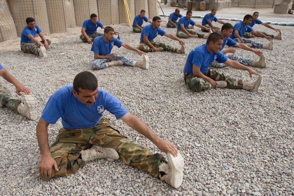 Iraqi security forces learn Marine Corps Martial Arts