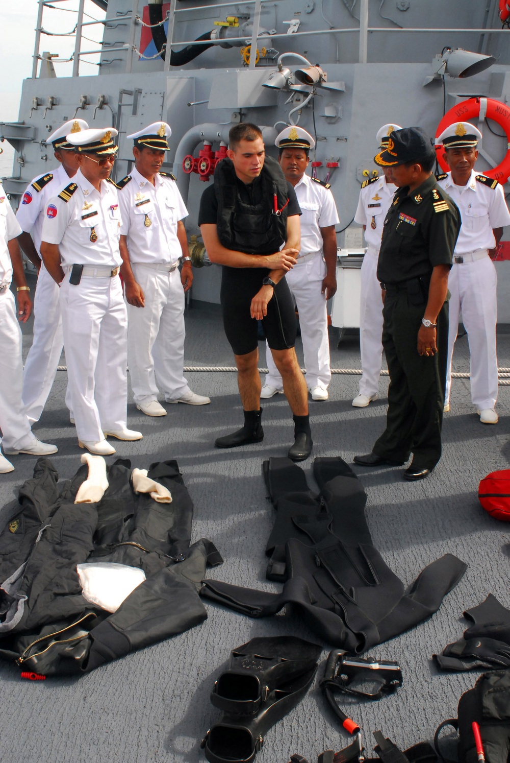 Royal Cambodian navy visits USS Mustin for subject matter expert exchange