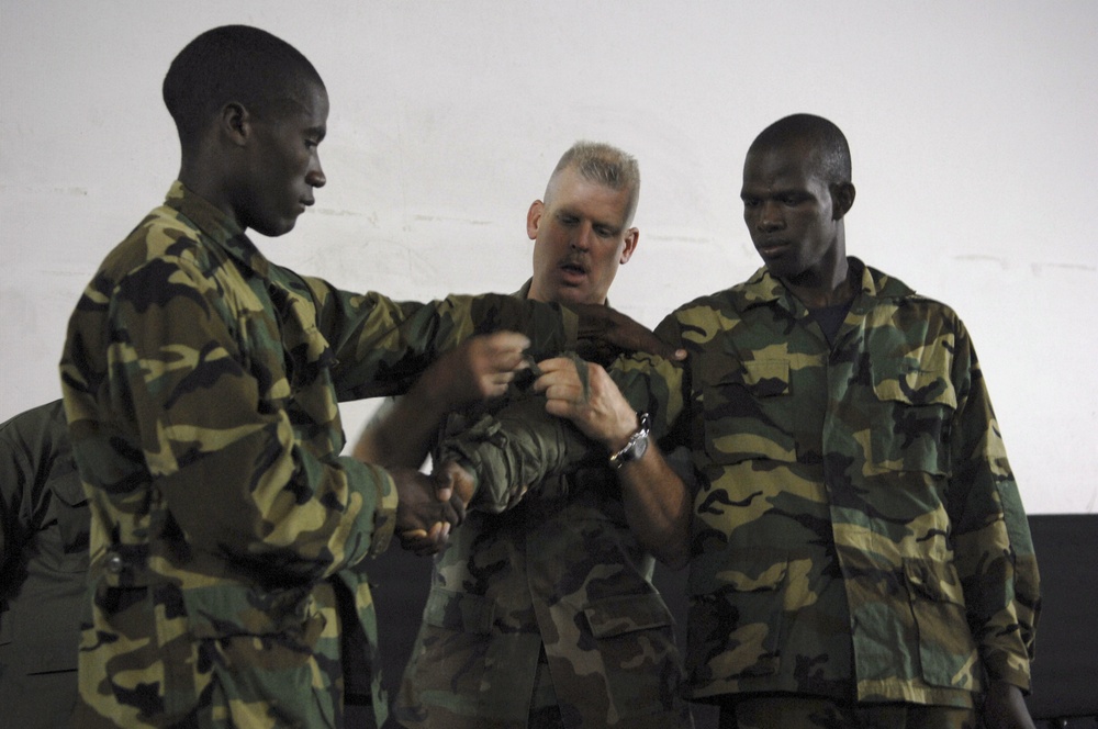 Dominican Military Members Learn Basic First Aid, Life Saving Skills