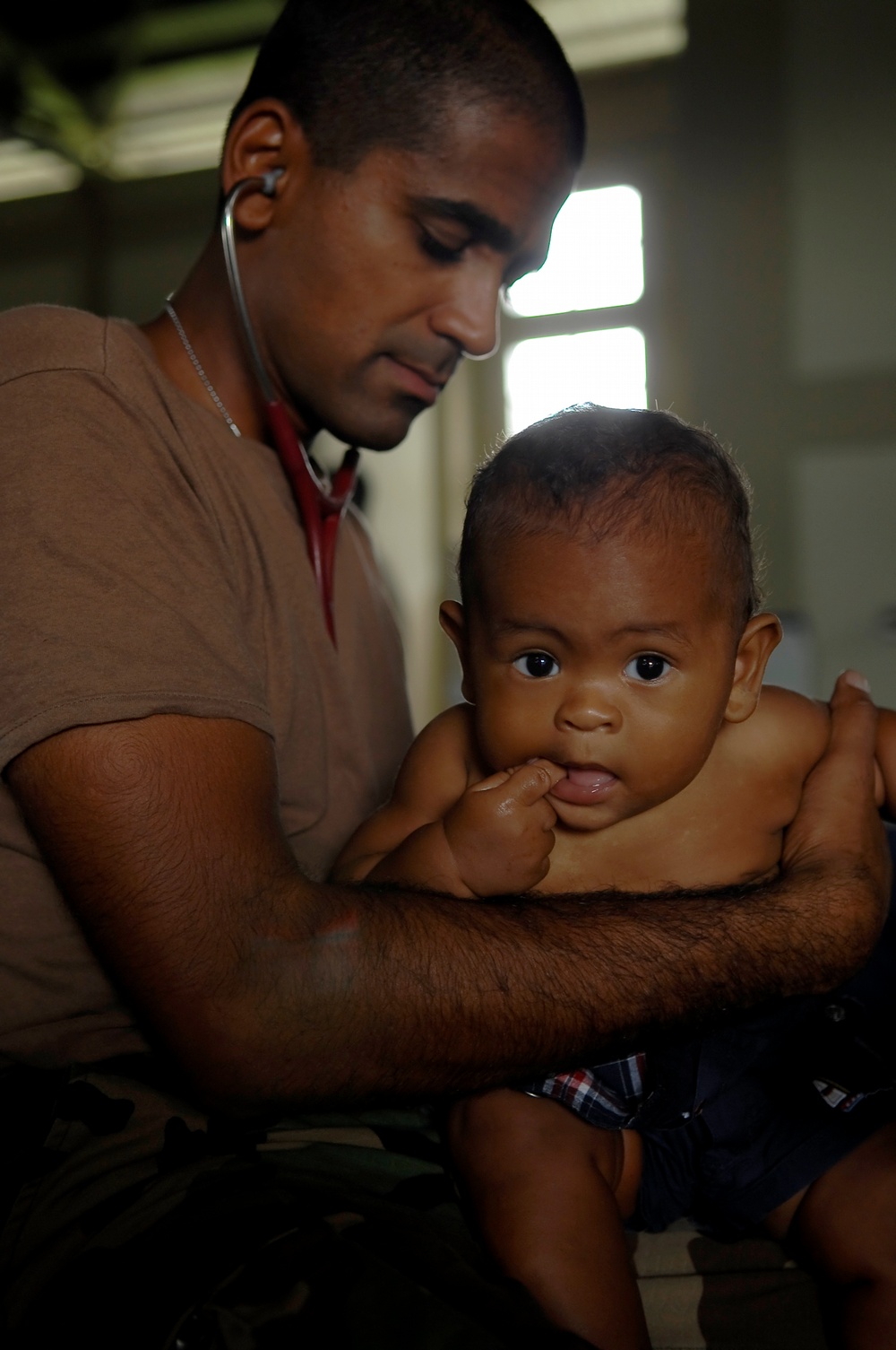 USS Kearsarge provide medical, dental aid to Dominican citizens