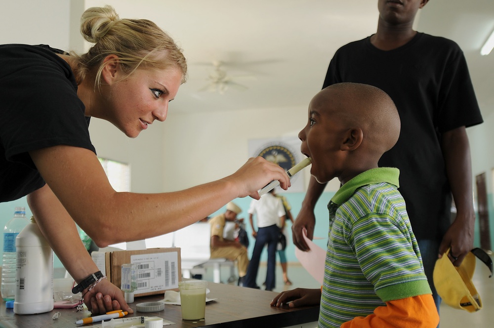 USS Kearsarge Humanitarian Assistance USS Kearsarge Humanitarian Assistance