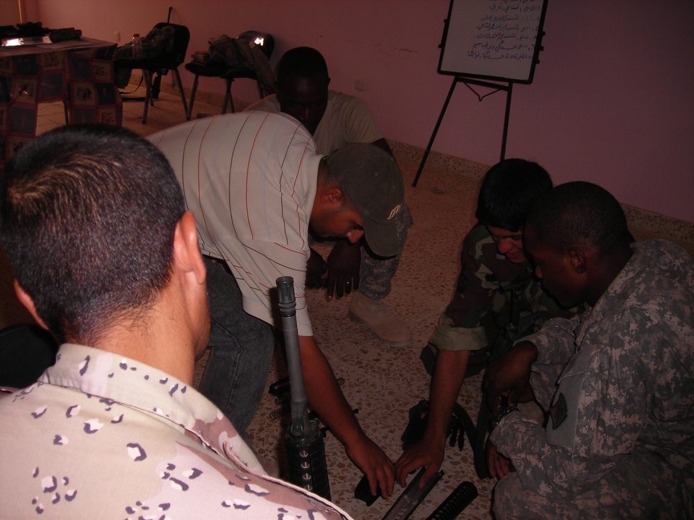 Iraqi Army's 8th Field Engineer Regiment familiarize themselves with the M16/M4 weapon system
