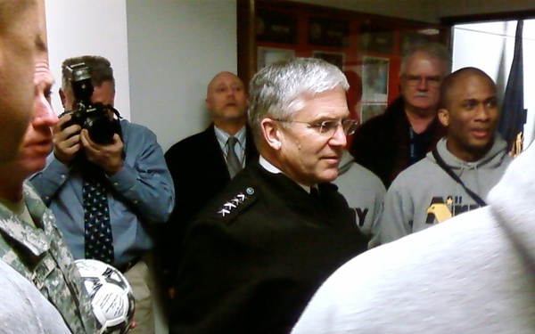 Top Army Leaders Visit With 2008 All-Army Soccer Team