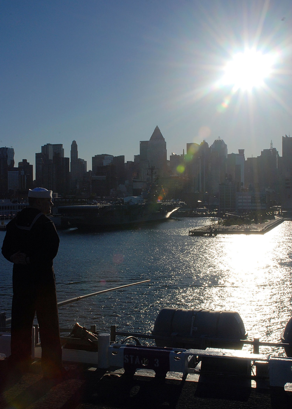 USS Nassau arrives in New York