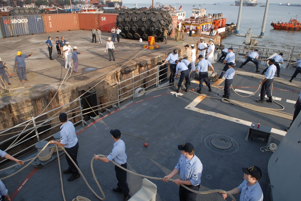 USS Chancellorsville makes scheduled port visit to Goa, India