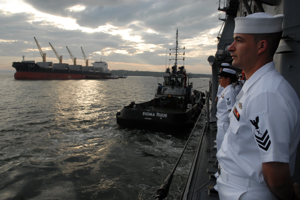 USS Chancellorsville makes scheduled port visit to Goa, India