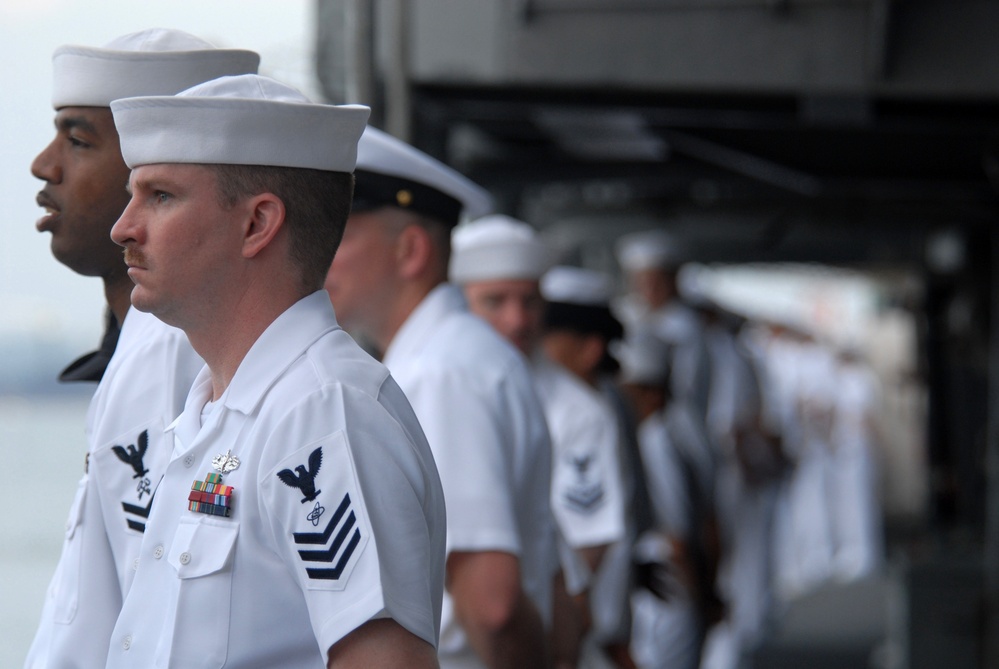 USS Chancellorsville makes scheduled port visit to Goa, India