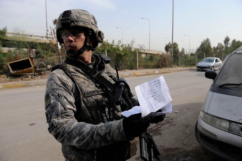 Strikers process microgrants in Baghdad