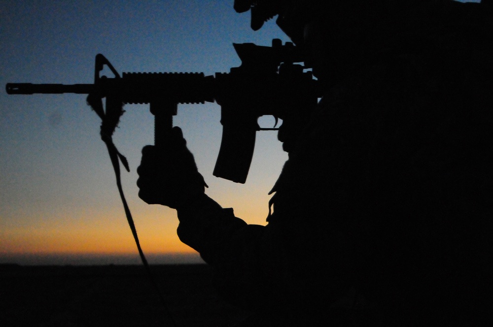 1st Brigade Combat Team, 101st Airborne Division Soldiers air assault into Iraqi village