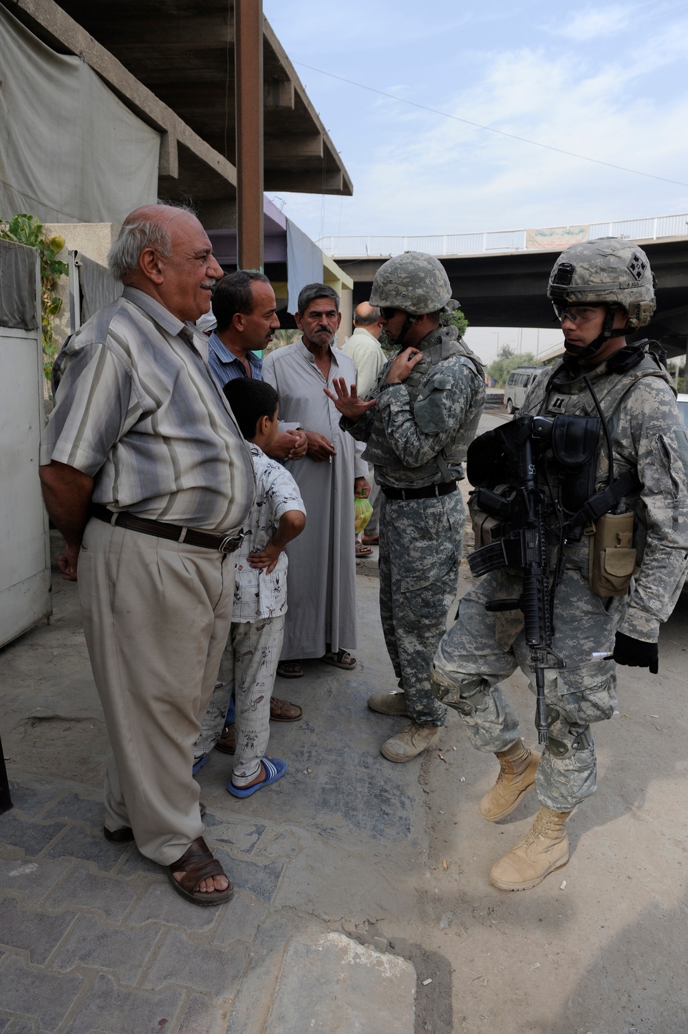 4th Infantry Division hands out Microgrants to shop owners