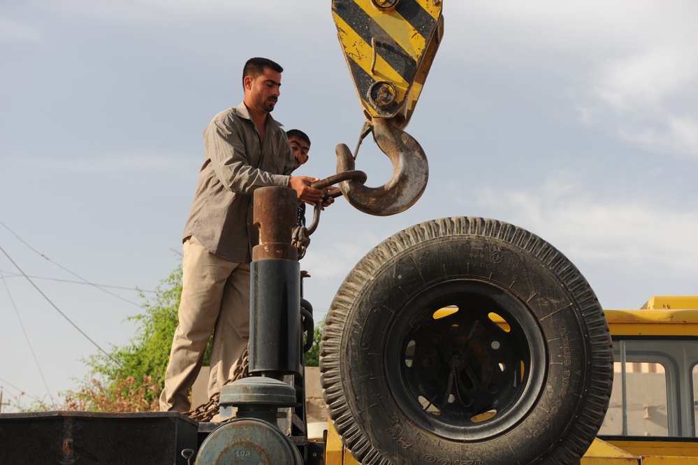 Iraqi army builds guard towers