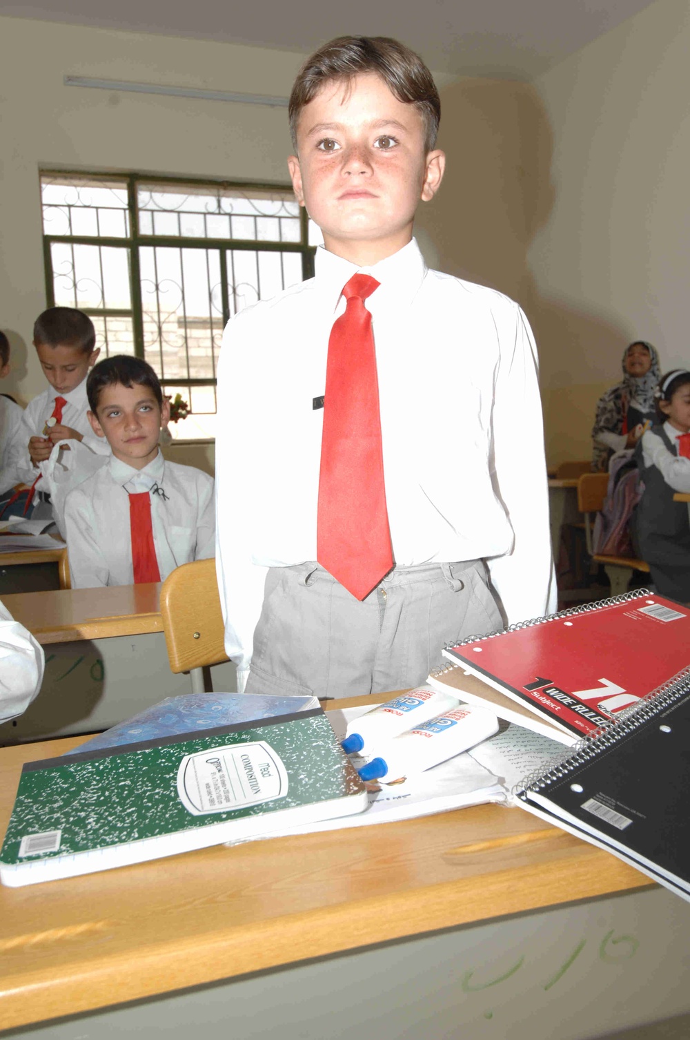 Iraqi, Coalition Soldiers Visit Elementary School