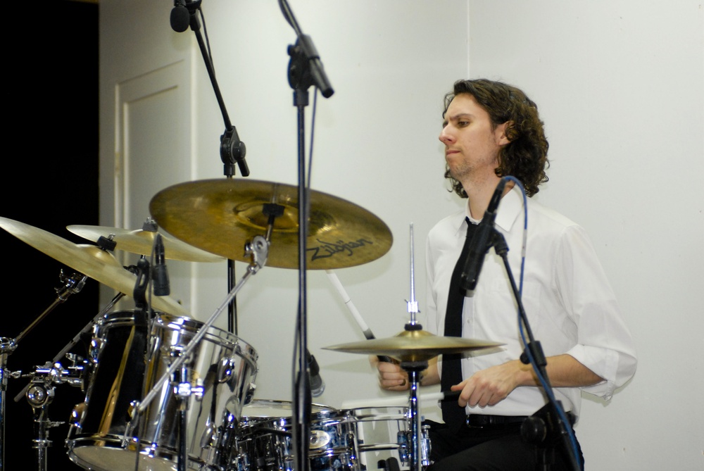 Nell Bryden Band performs for Soldiers in Iraq