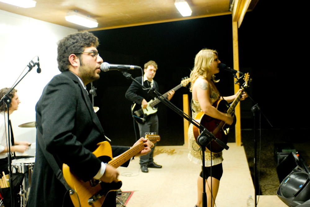 Nell Bryden Band performs for Soldiers in Iraq