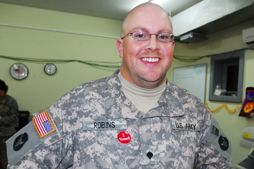 Soldiers Vote While Deployed