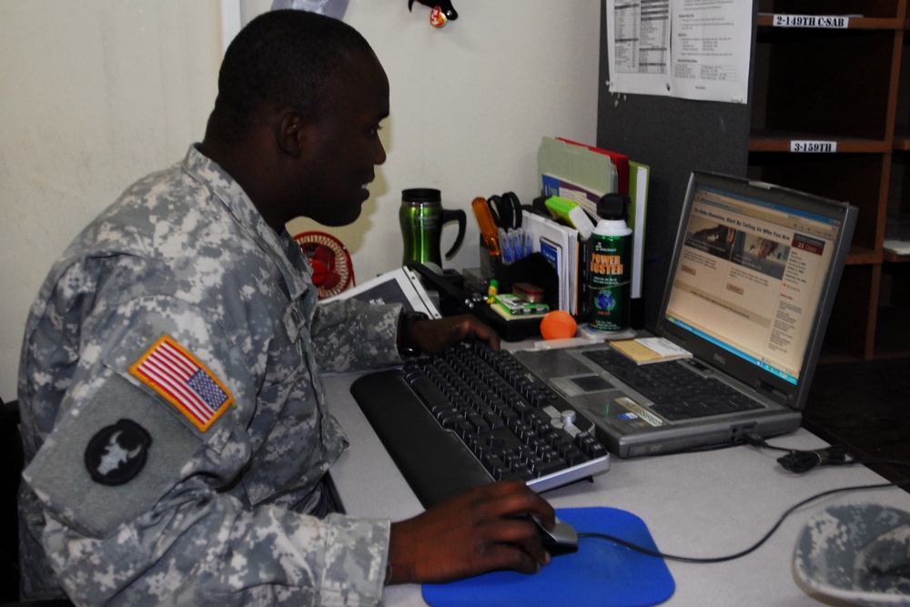 Soldiers Vote While Deployed