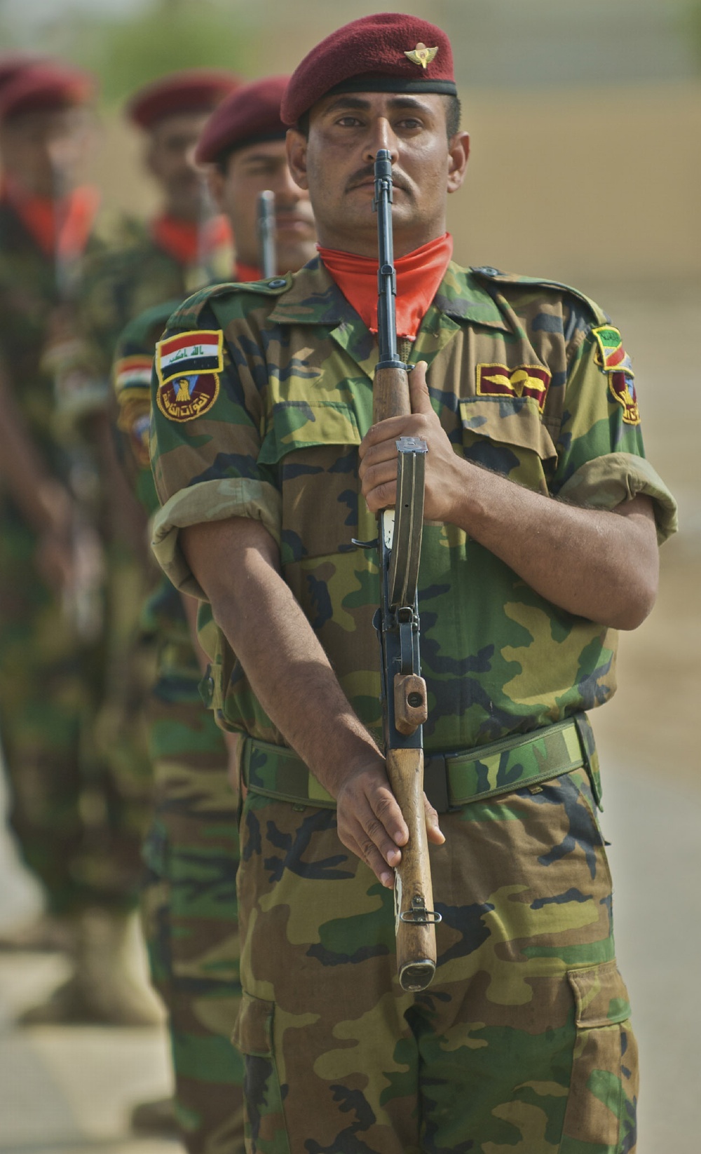Iraq's defense minister visits 10th Iraqi Army