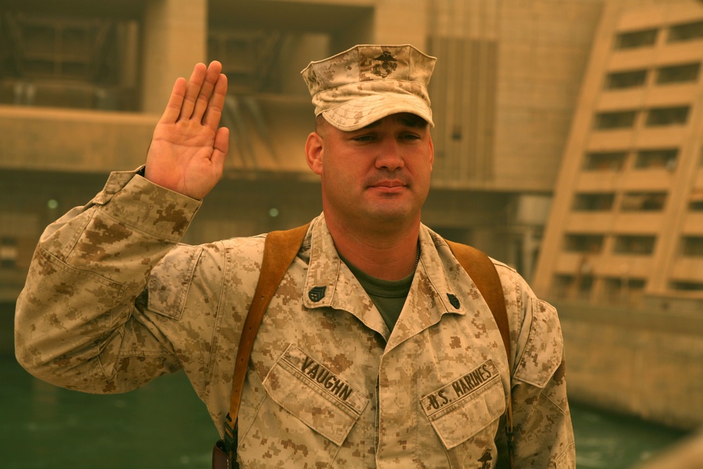 I Marine Headquarters Group makes Fiscal Year 08 re-enlistment mission, Corps expands