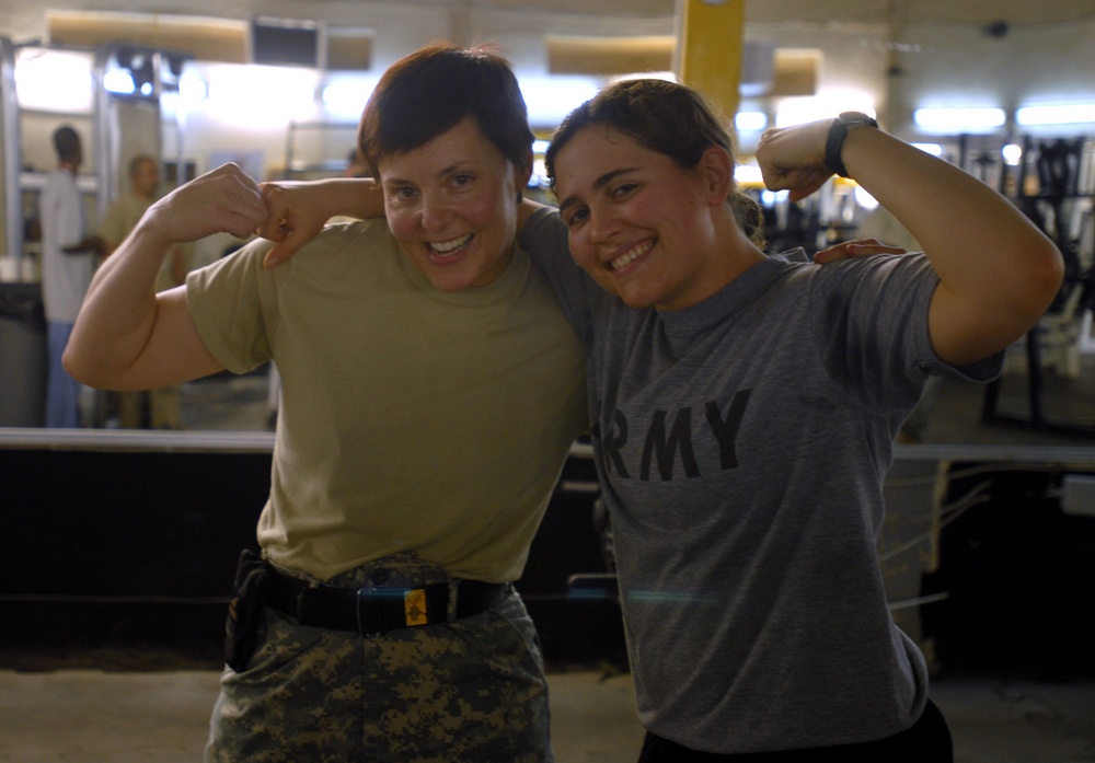 Comrades contend in calisthenics challenge