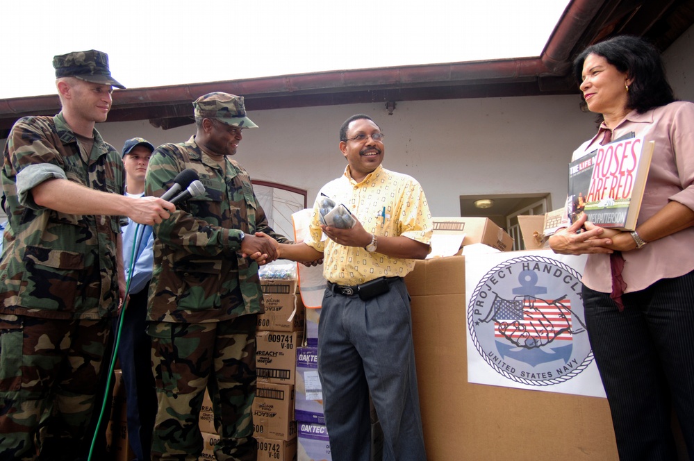 USS Kearsarge Continuing Promise 08
