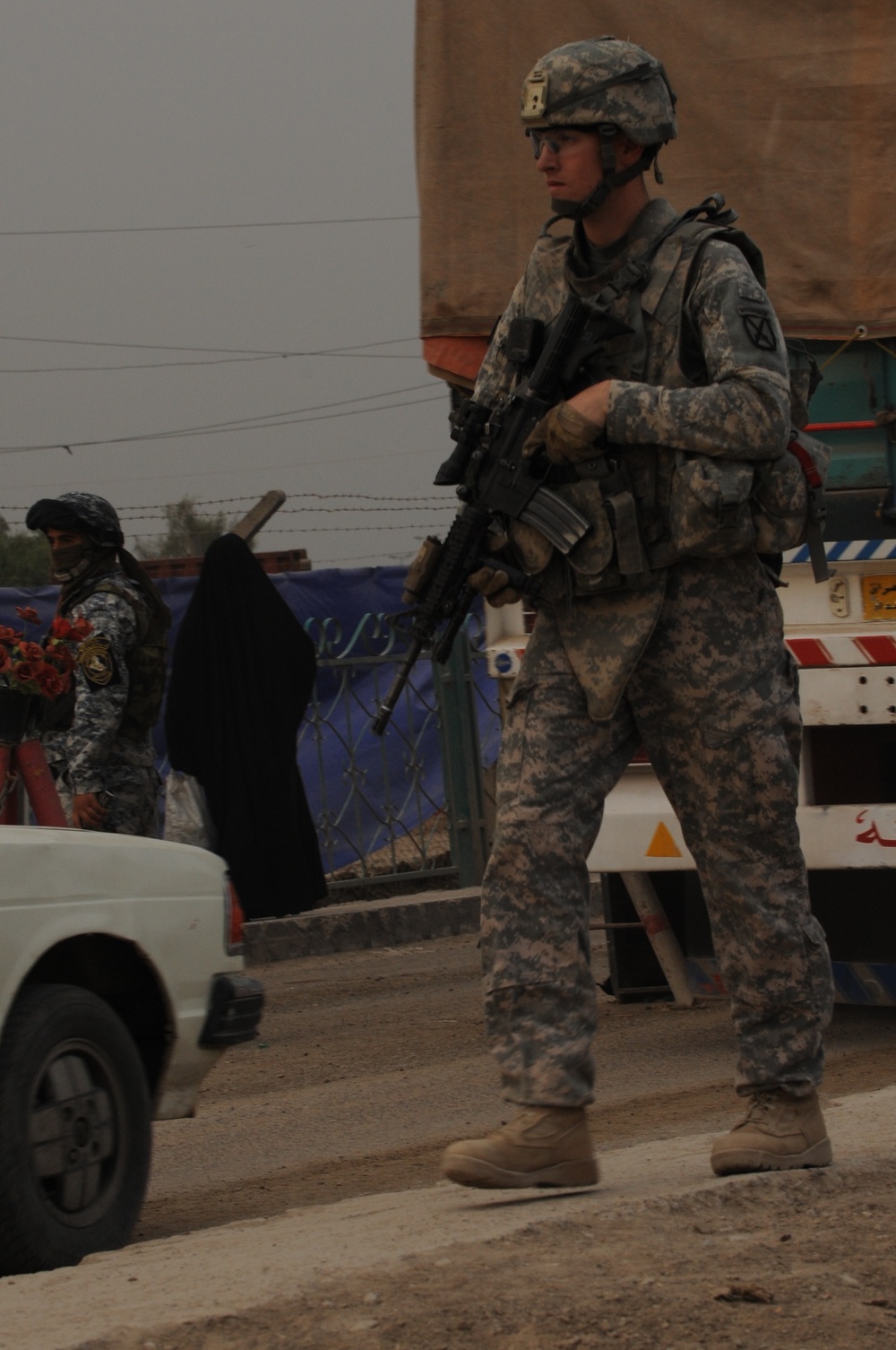 U.S. and Iraqi army traffic control point