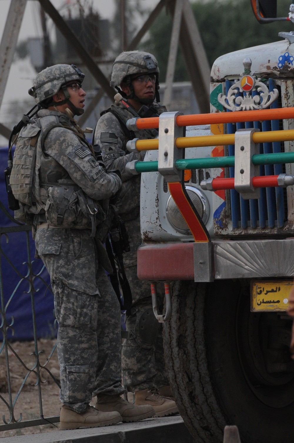 U.S. and Iraqi army traffic control point