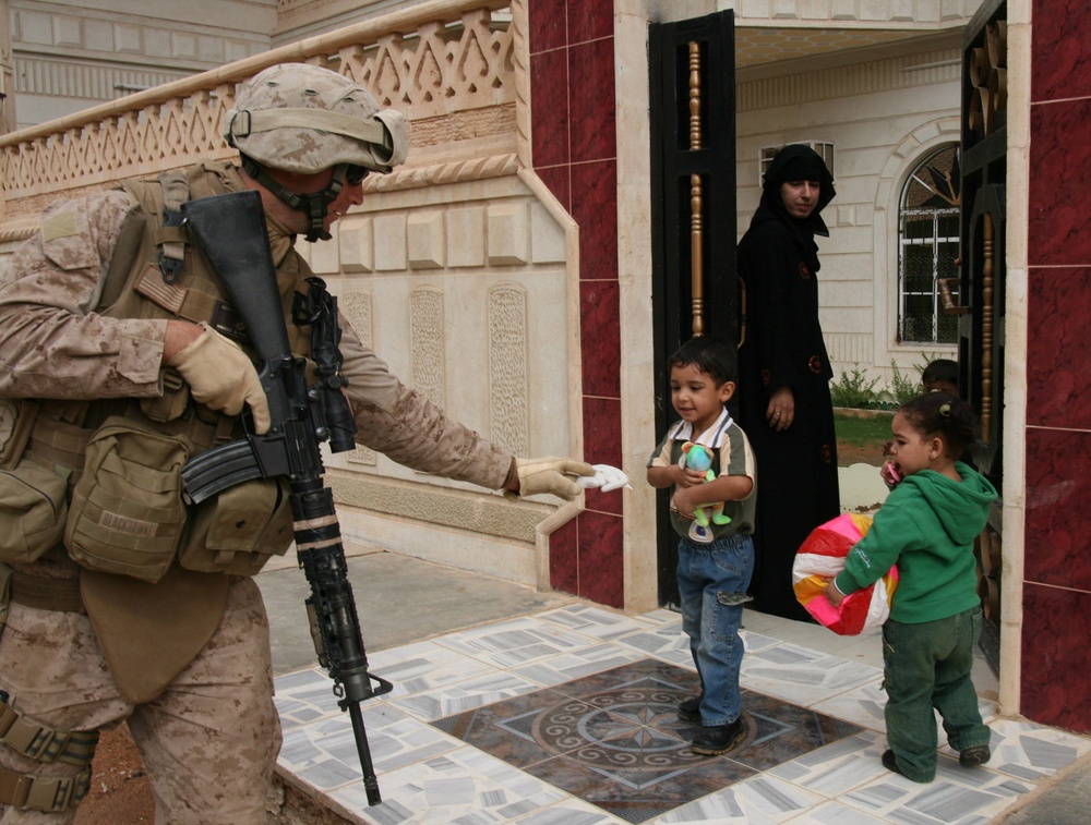 Marines Reach Out to Small-Town Kids