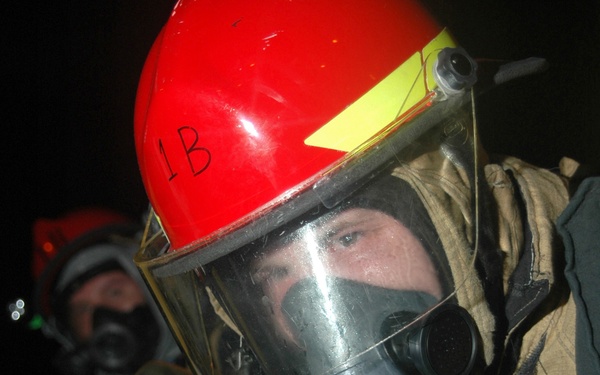 Sailors fight simulated fire aboard USS George Washington