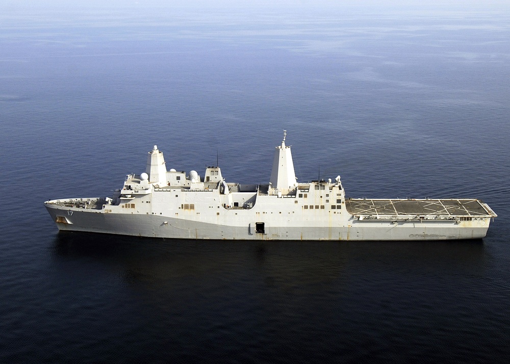 USS Iwo Jima transits the Persian Gulf