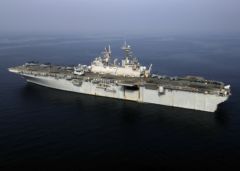 USS Iwo Jima transits the Persian Gulf