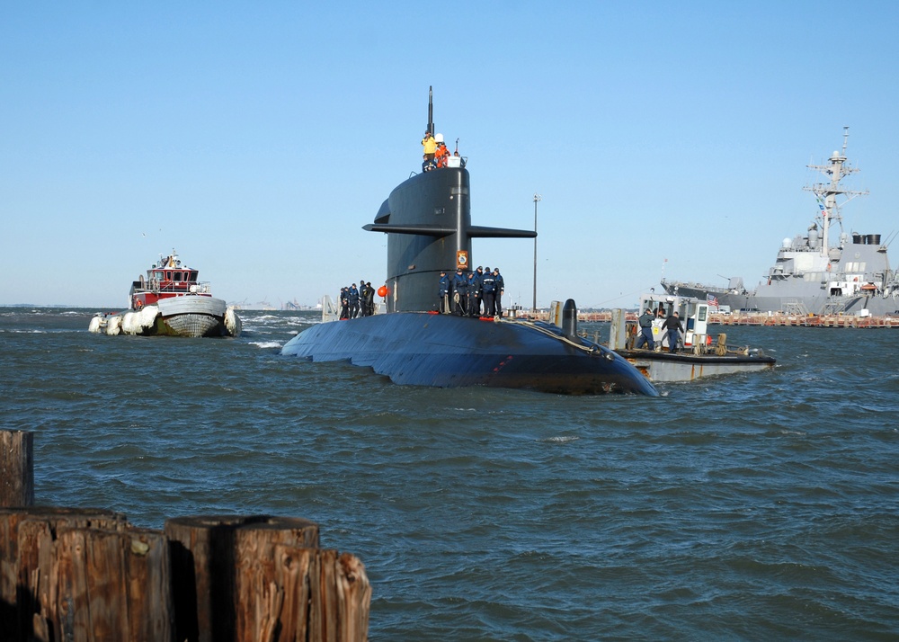 Dutch submarine arrives in Norfolk