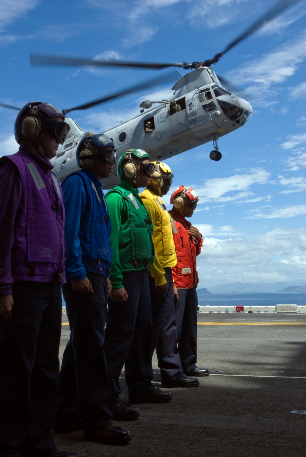 USS Essex sideboys await arrival of U.S. Ambassador to the Philippines