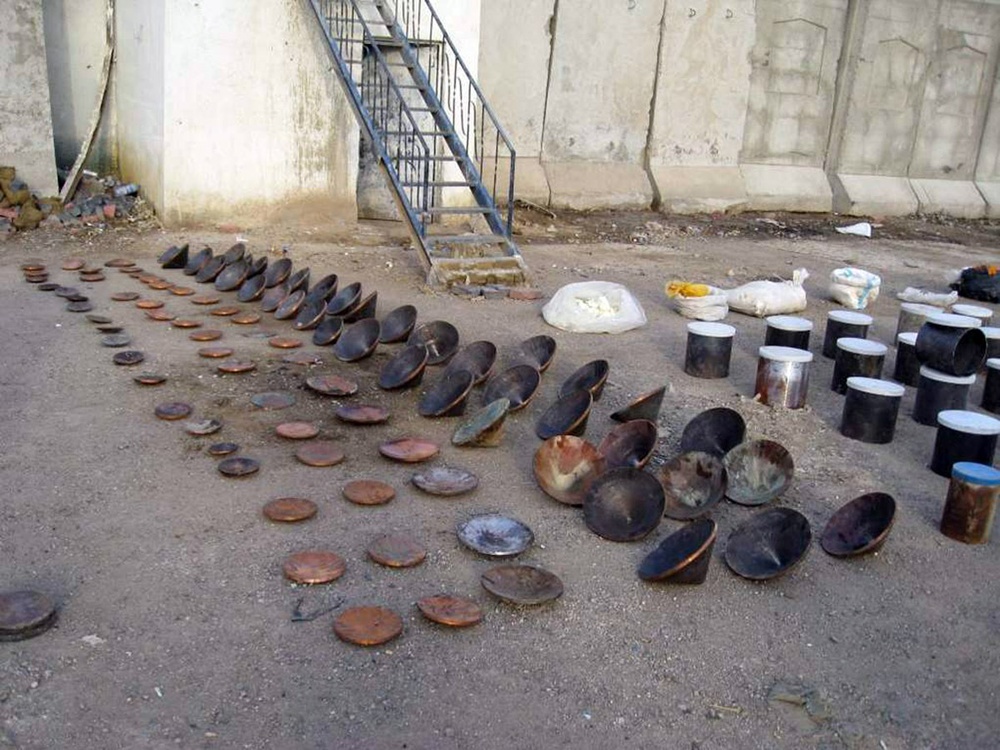 Iraqi army soldiers seize 2nd large weapons cache in Sadr City in week