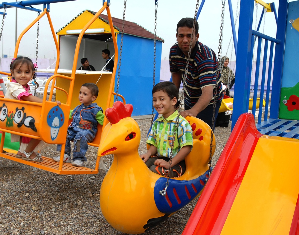 Multi-National Division - Baghdad Soldiers help turn abandoned private carnival into public park
