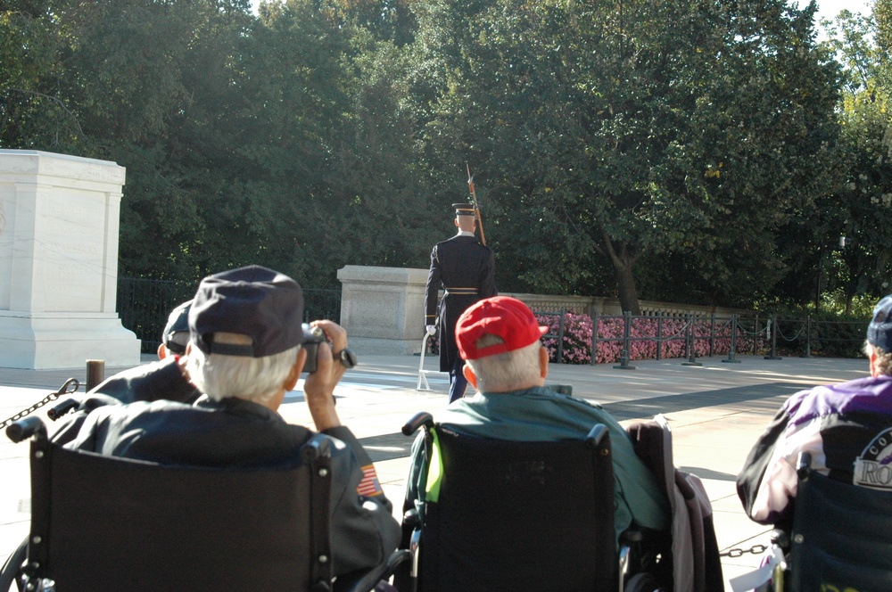 Honoring the Tomb of the Unknown Soldier