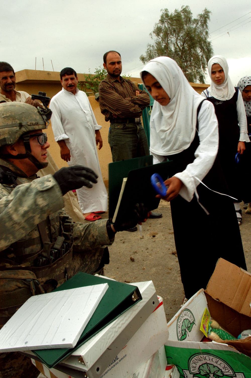 Soldiers distribute school supplies to Iraqi Students