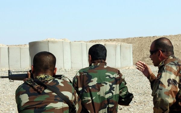 New Iraqi unit leans on leaders for guidance