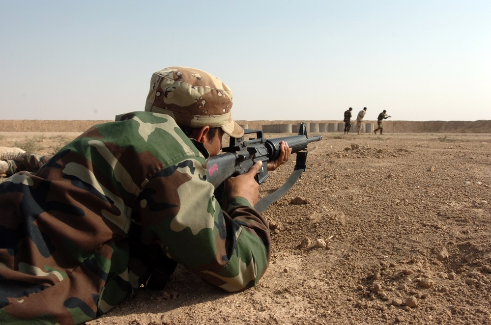 New Iraqi Unit Leans on Leaders for Guidance