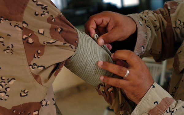 New Iraqi unit leans on leaders for guidance