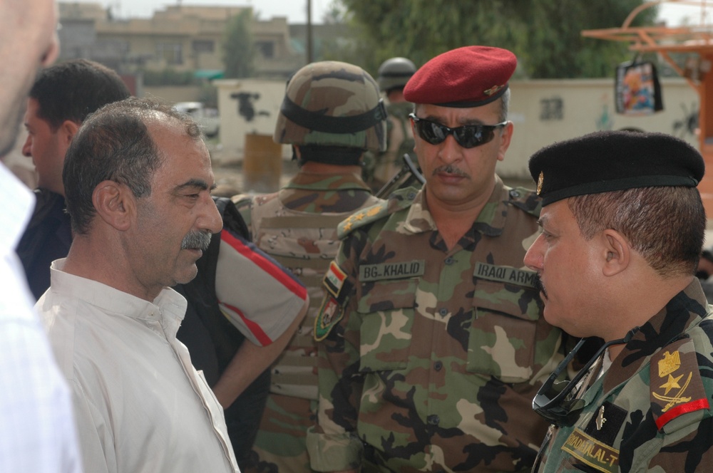 Commander of Ninewa Operations Command Visits Various Neighborhoods As Part of Routine Security Schedule
