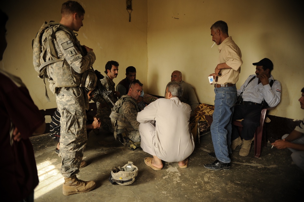 Grim Troop helps Iraqi police