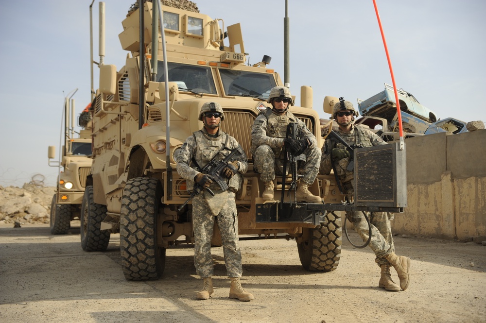 Grim Troop helps Iraqi police