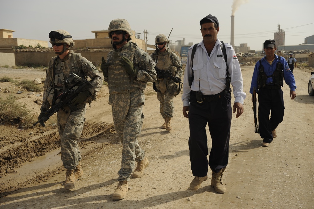 Grim Troop helps Iraqi police